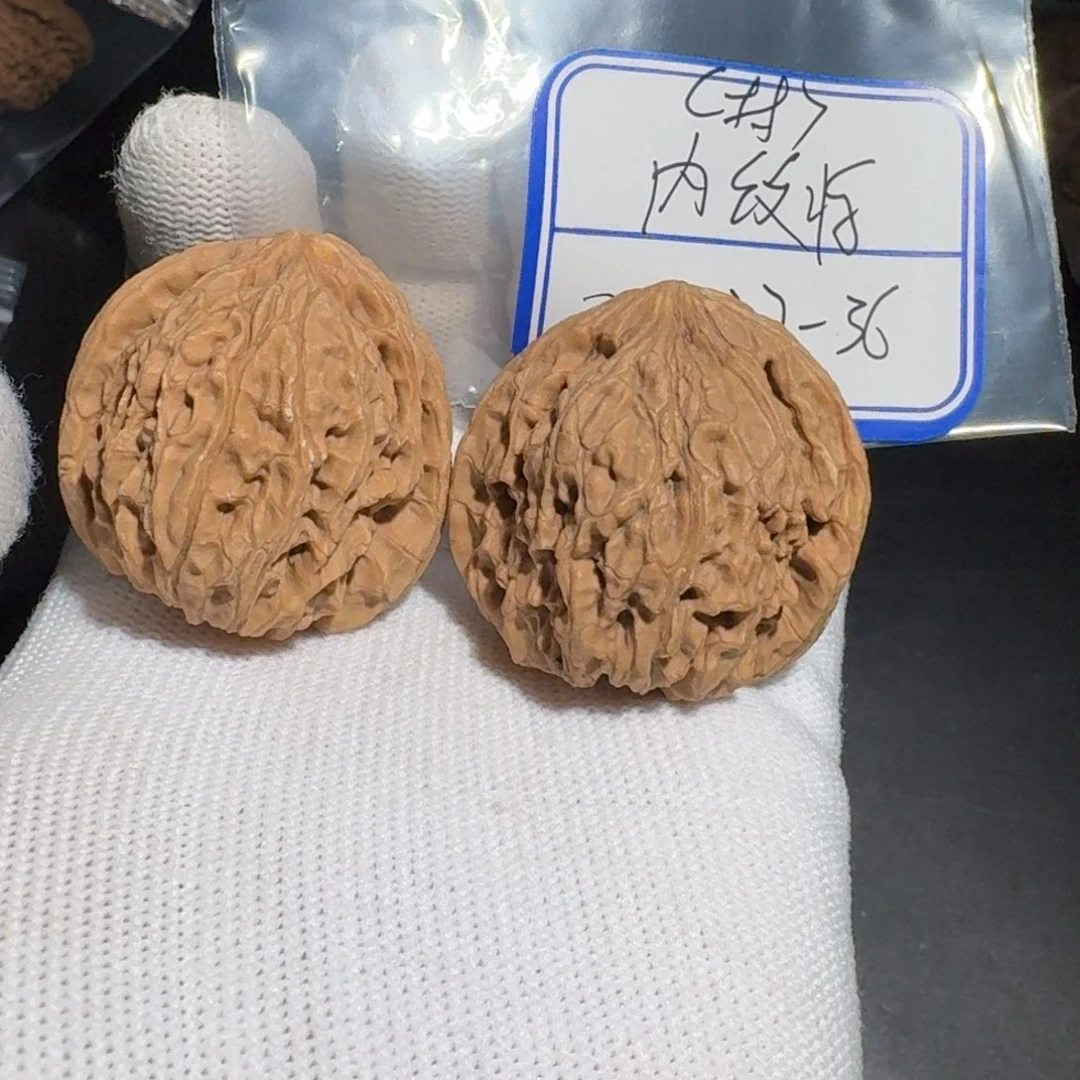 文玩核桃把件19号村将有黄