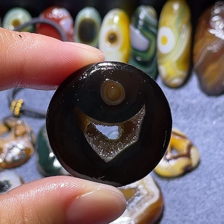 正***缘玛瑙/玉髓未镶嵌珠宝奇石