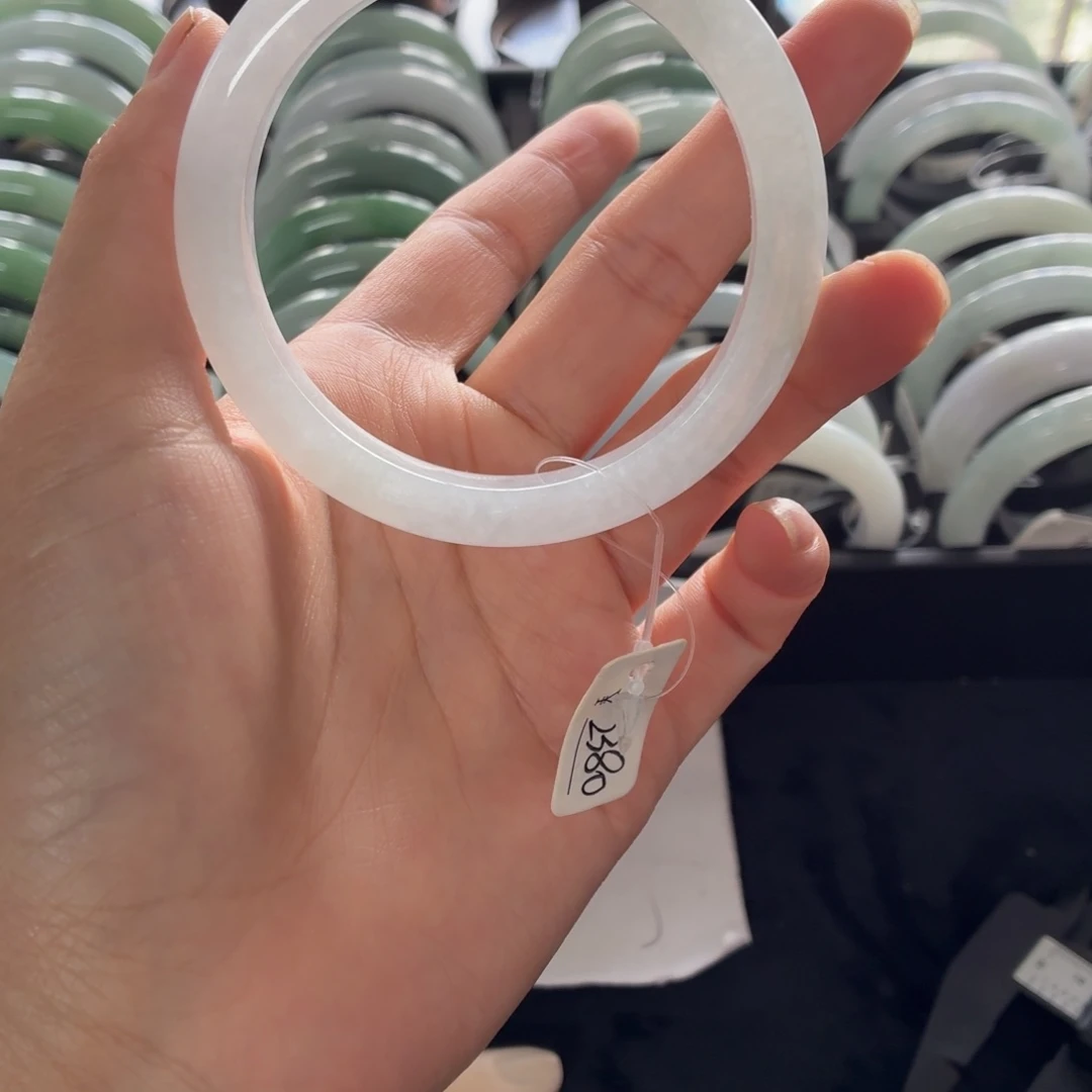 未镶嵌翡翠胸饰手镯56