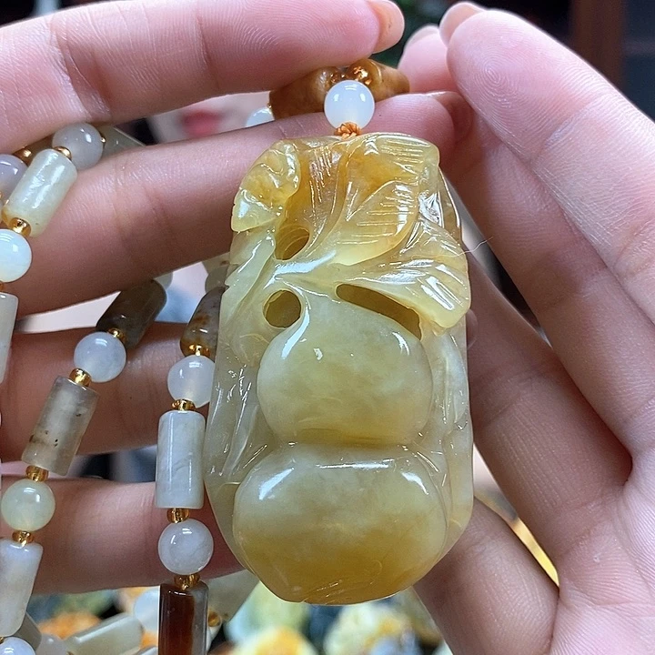 蛇纹石玉未镶嵌颈饰