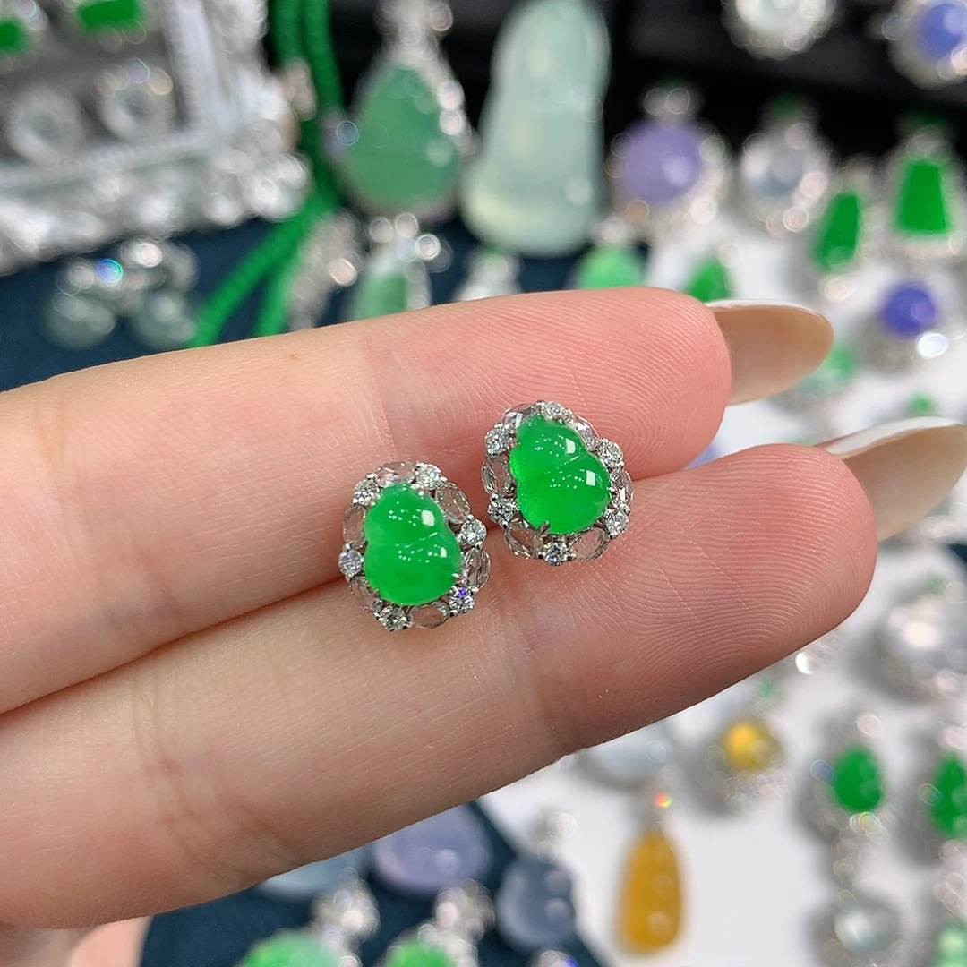 翡翠18K金镶嵌颈饰正冰金丝阳绿葫芦耳钉 48小时鉴赏期