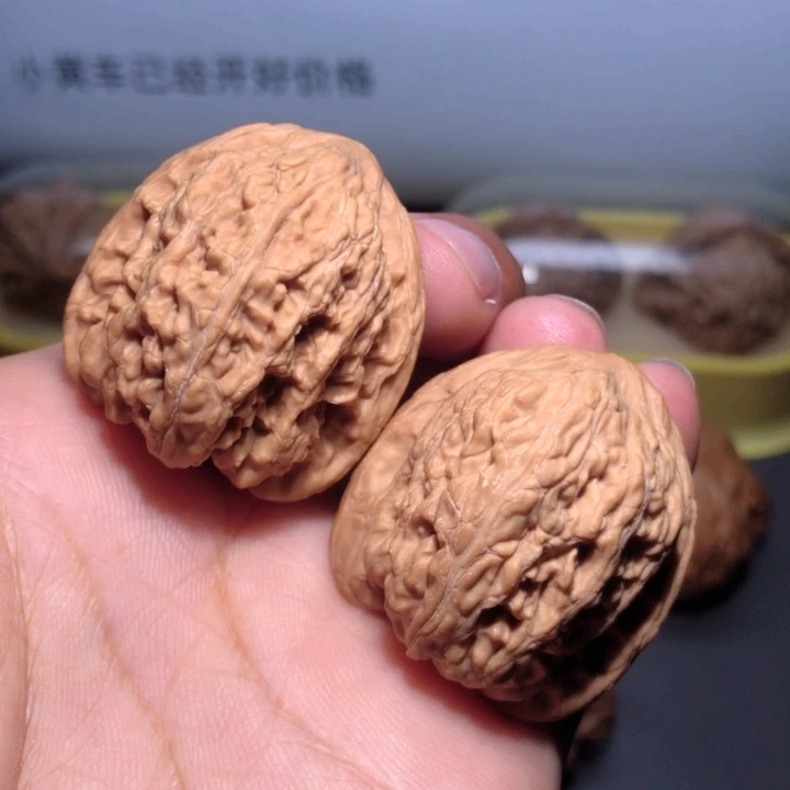 文玩核桃把件32红宝石