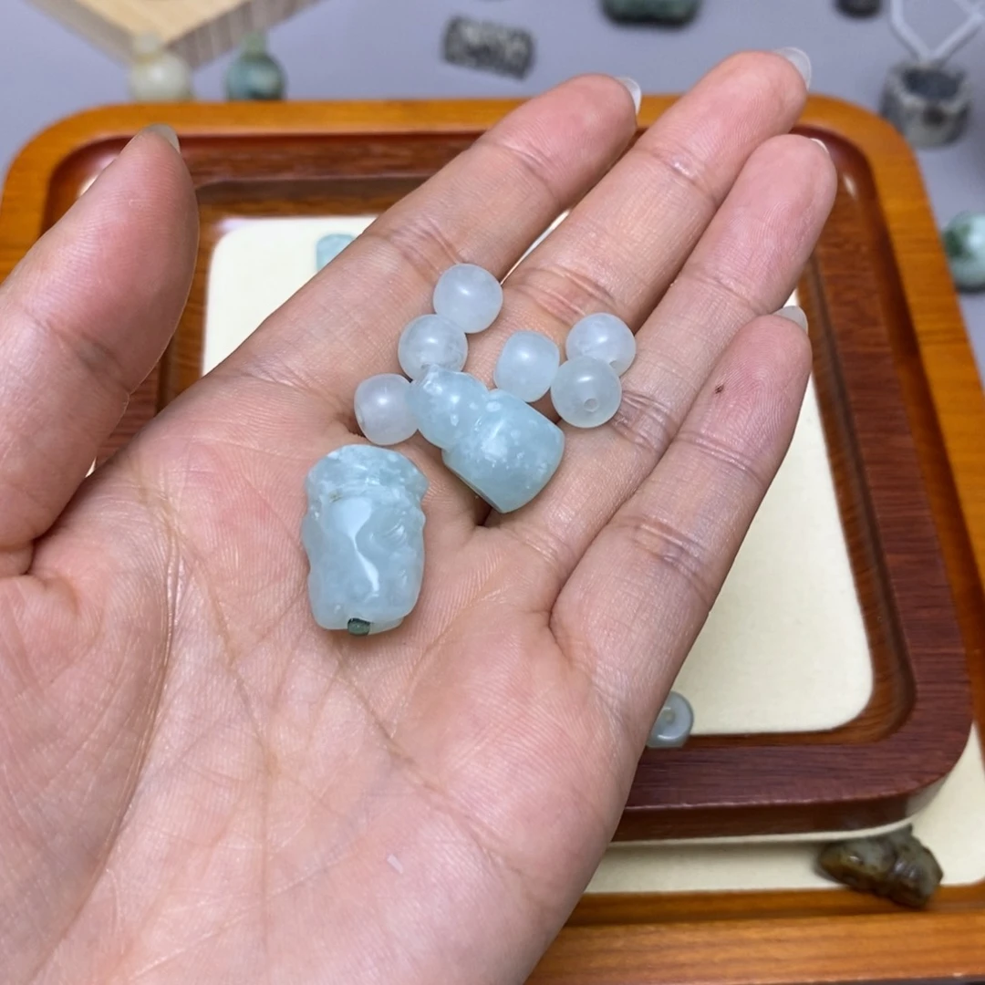 蛇纹石玉合金配饰少****?