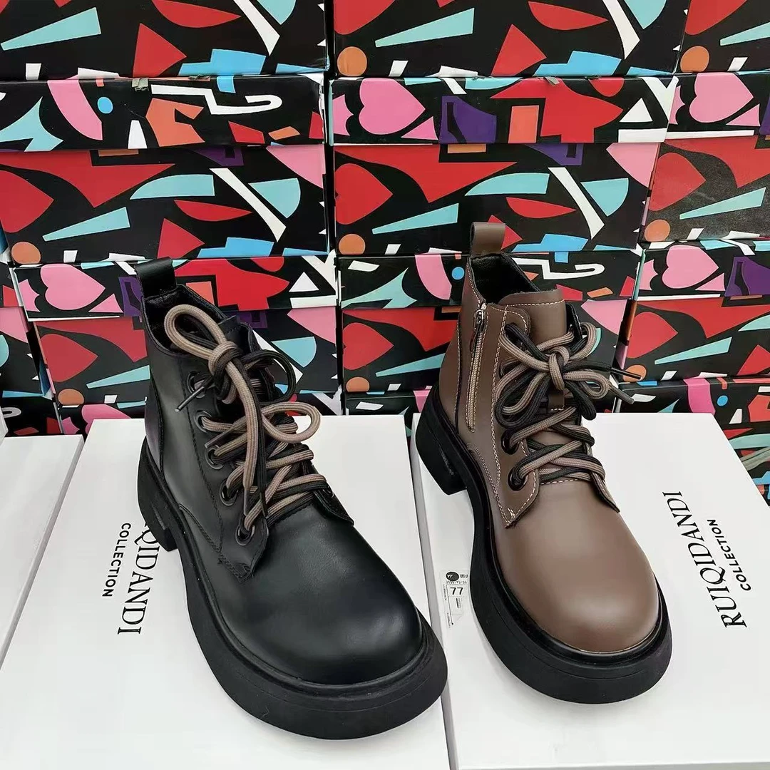 8-8088  新款时尚百搭英伦风圆头马丁靴