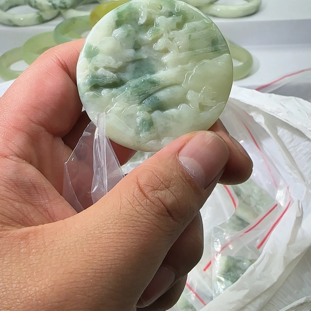 蛇纹石玉未镶嵌颈饰