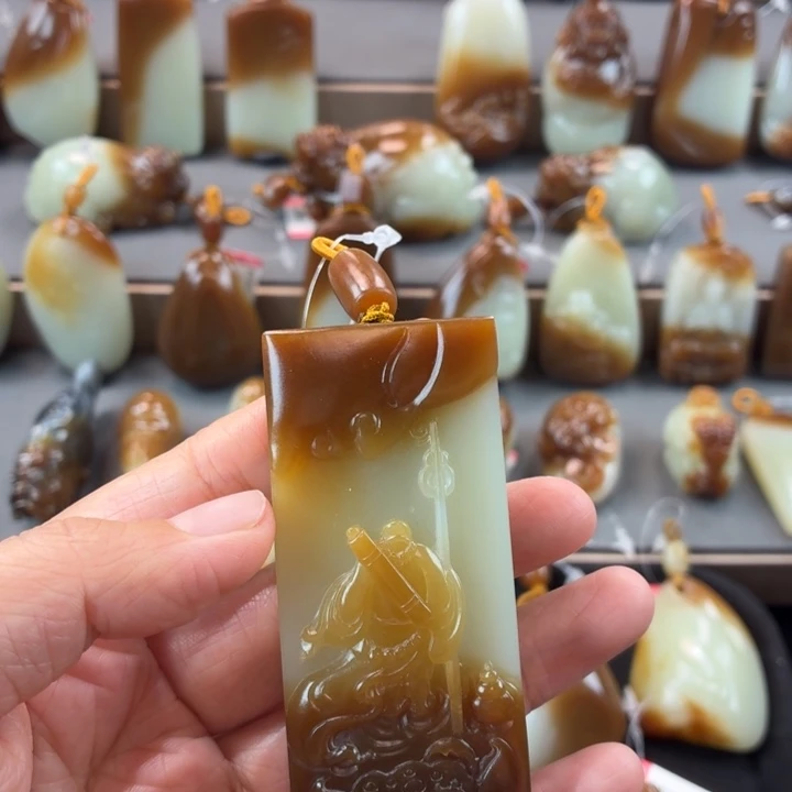 万***泽和田玉未镶嵌颈饰