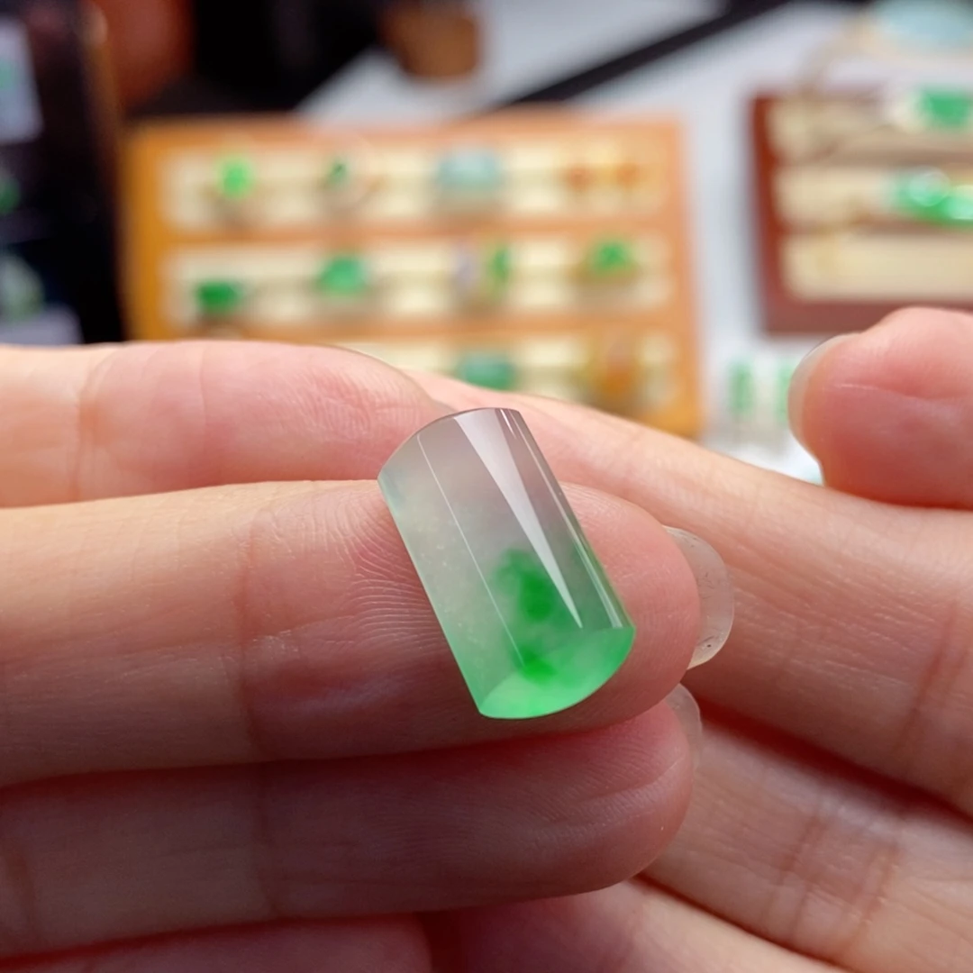 定制翡翠未镶嵌金丝翠马鞍戒