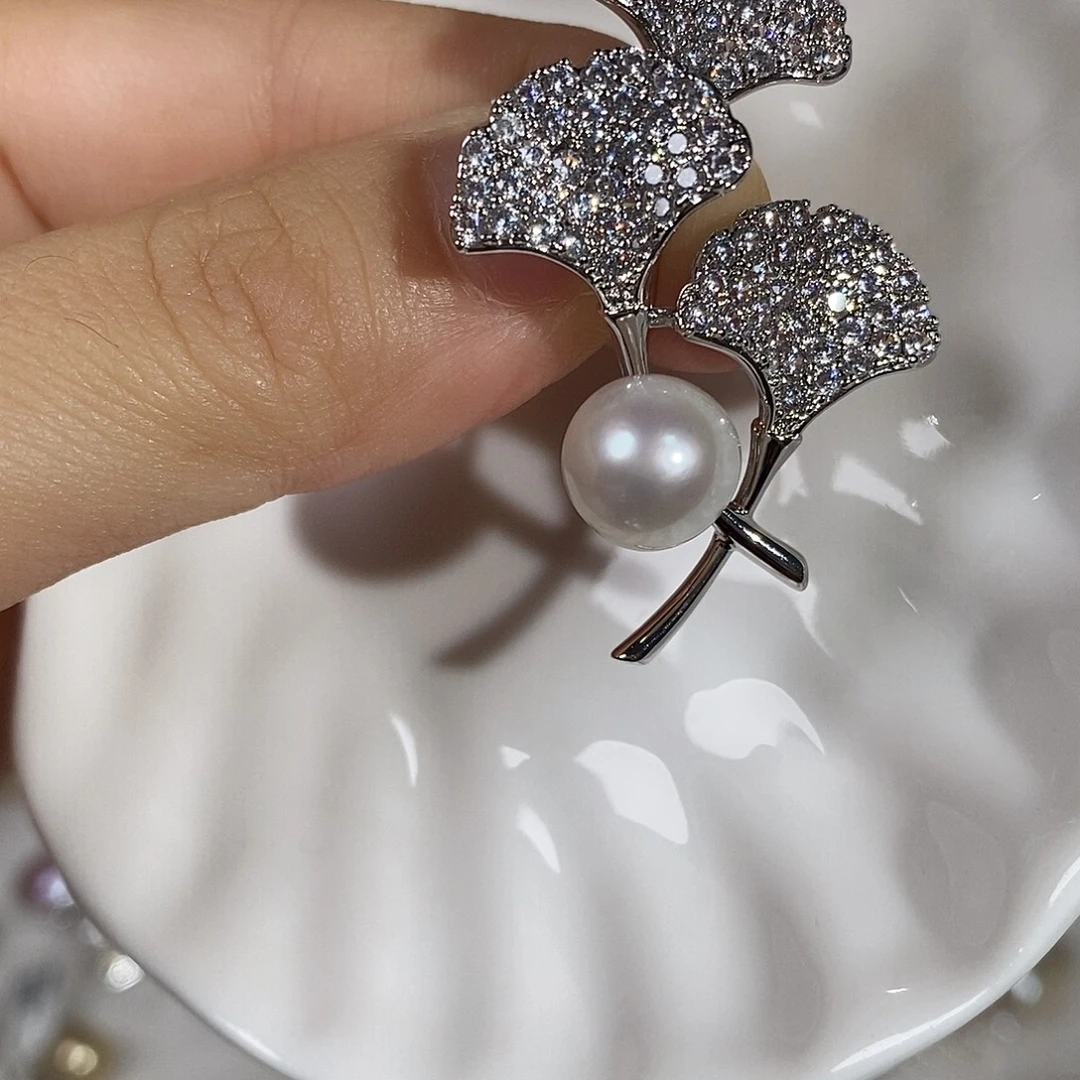 合金胸饰淡水珍珠