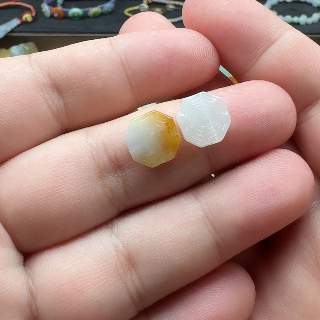 翡翠挂件未镶嵌翡翠