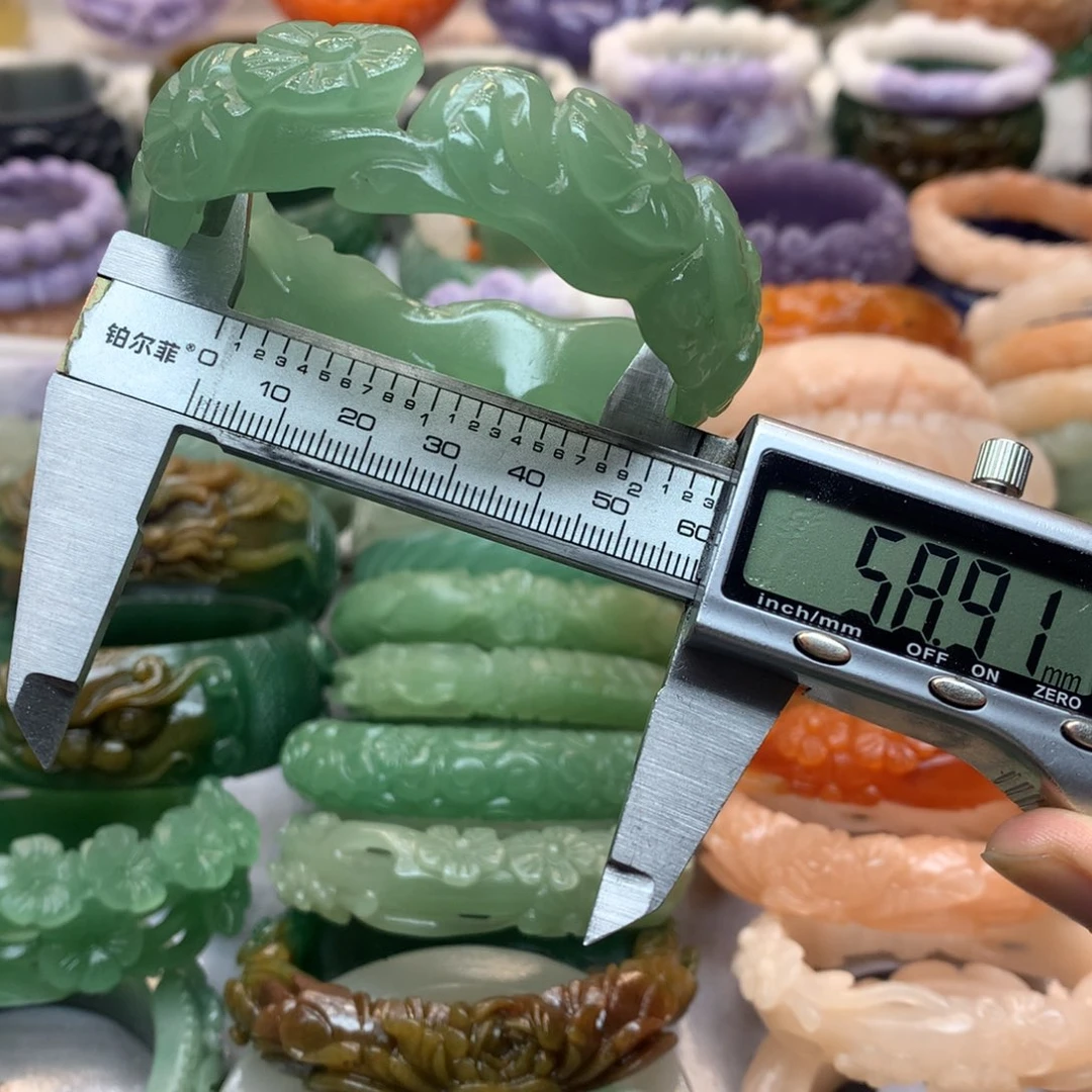 未镶嵌手镯石英质玉