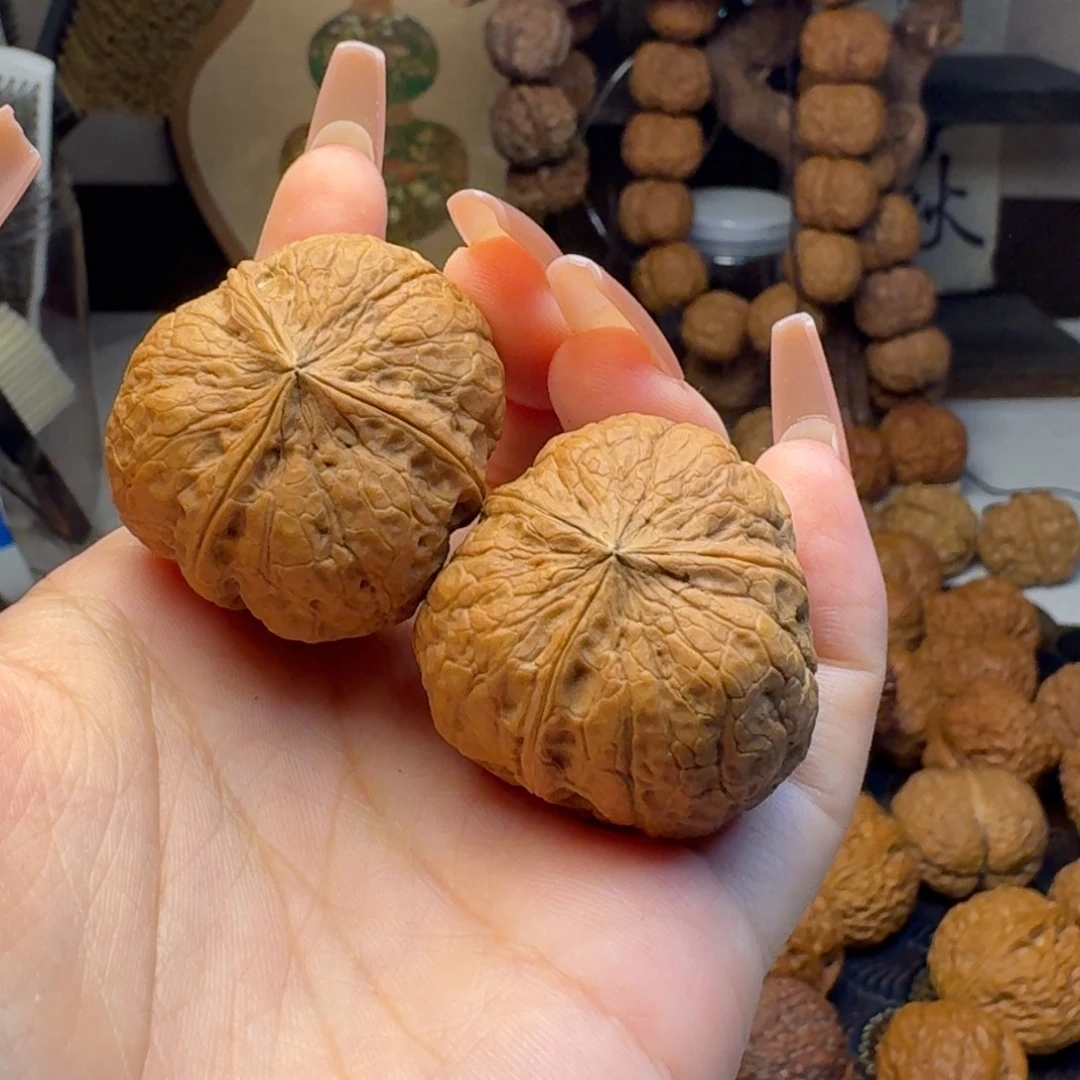 文玩核桃把件滑皮三棱35.5