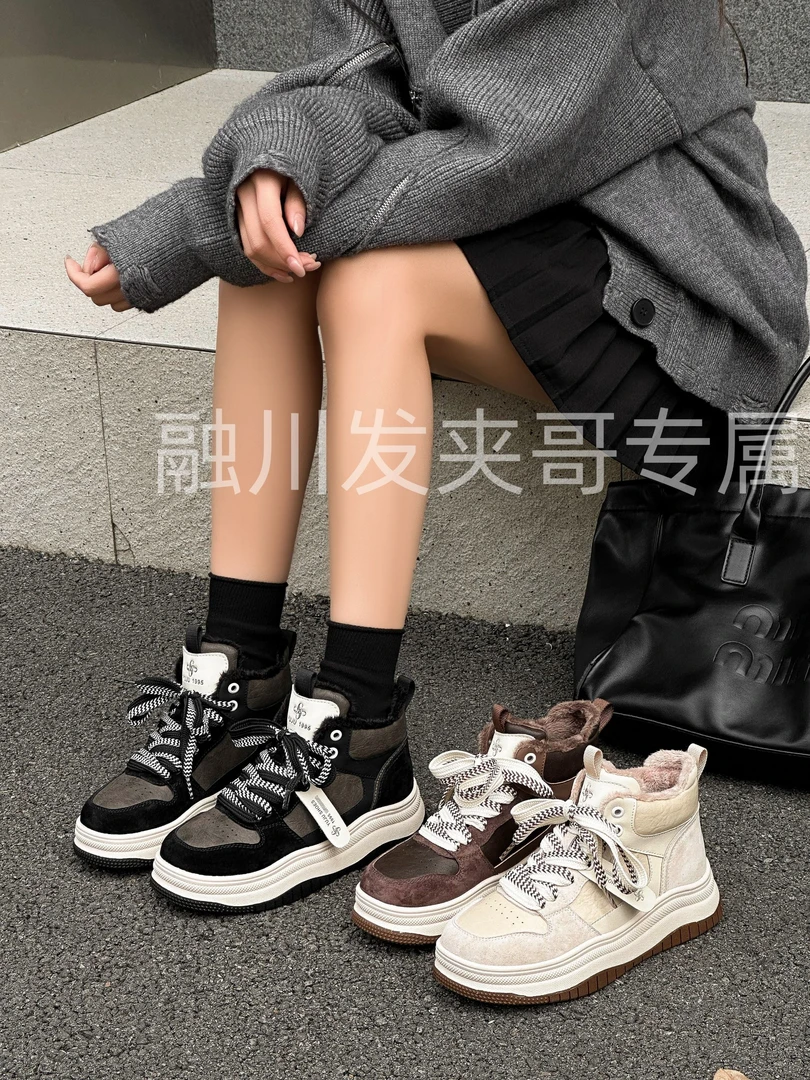 （浣熊）2025新款冬季休闲鞋保暖女士加绒厚底高帮运动板鞋50B88-2