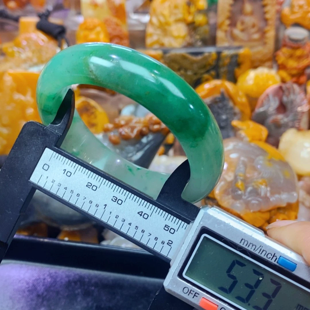 未镶嵌石英质玉（黄龙玉）颈饰