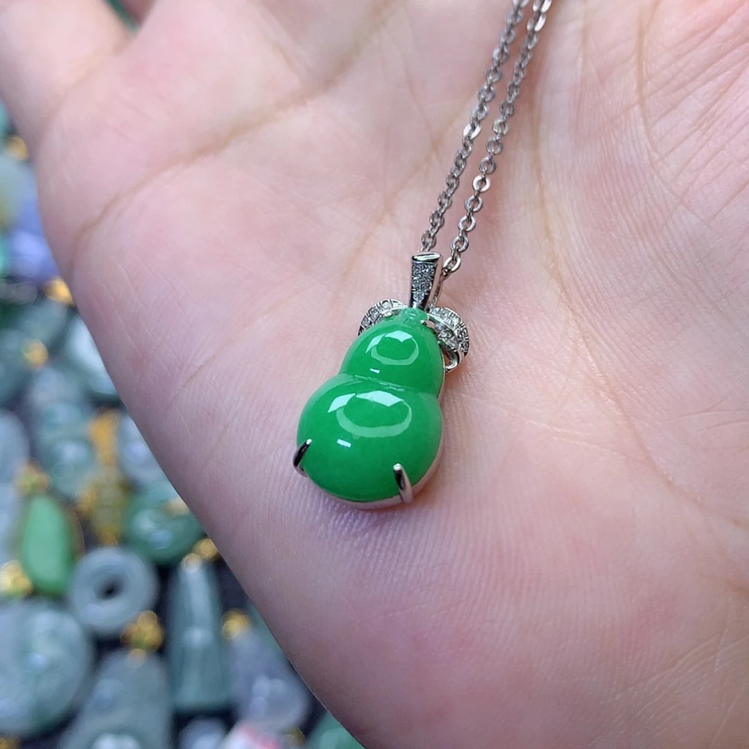 【闪购商品】吊坠(赠链)18K金镶嵌翡翠