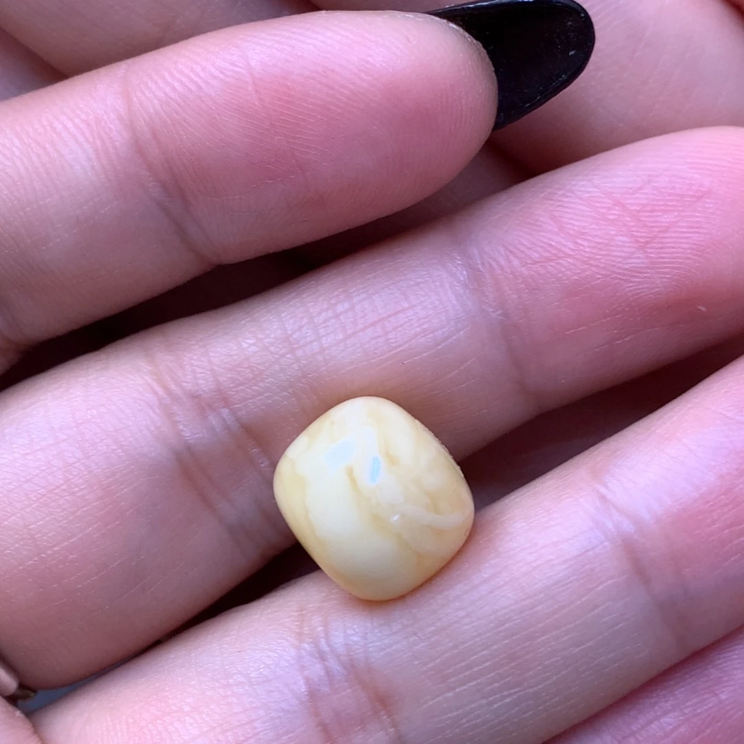 梦***王琥珀未镶嵌裸石蜜蜡
