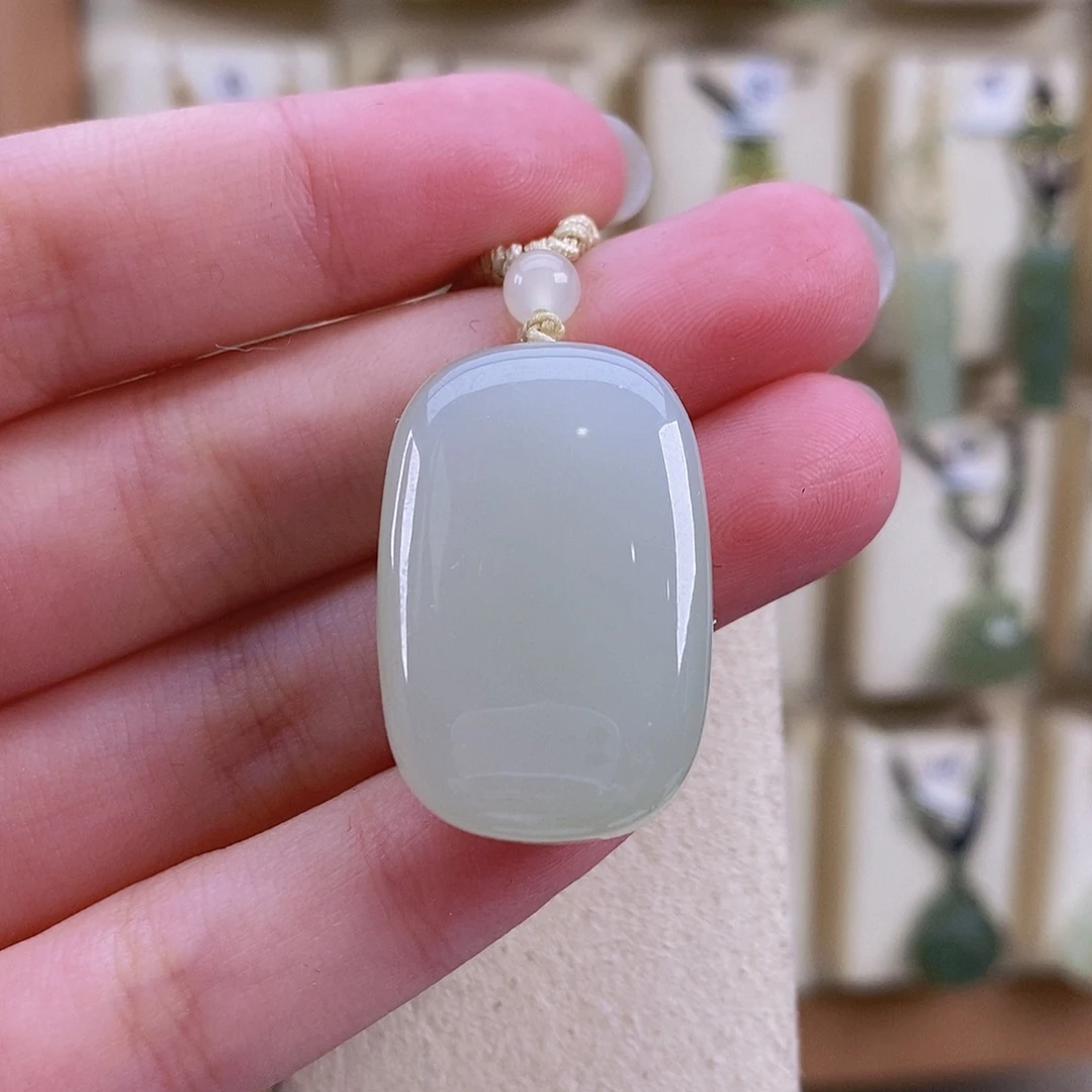 晚***w和田玉未镶嵌颈饰