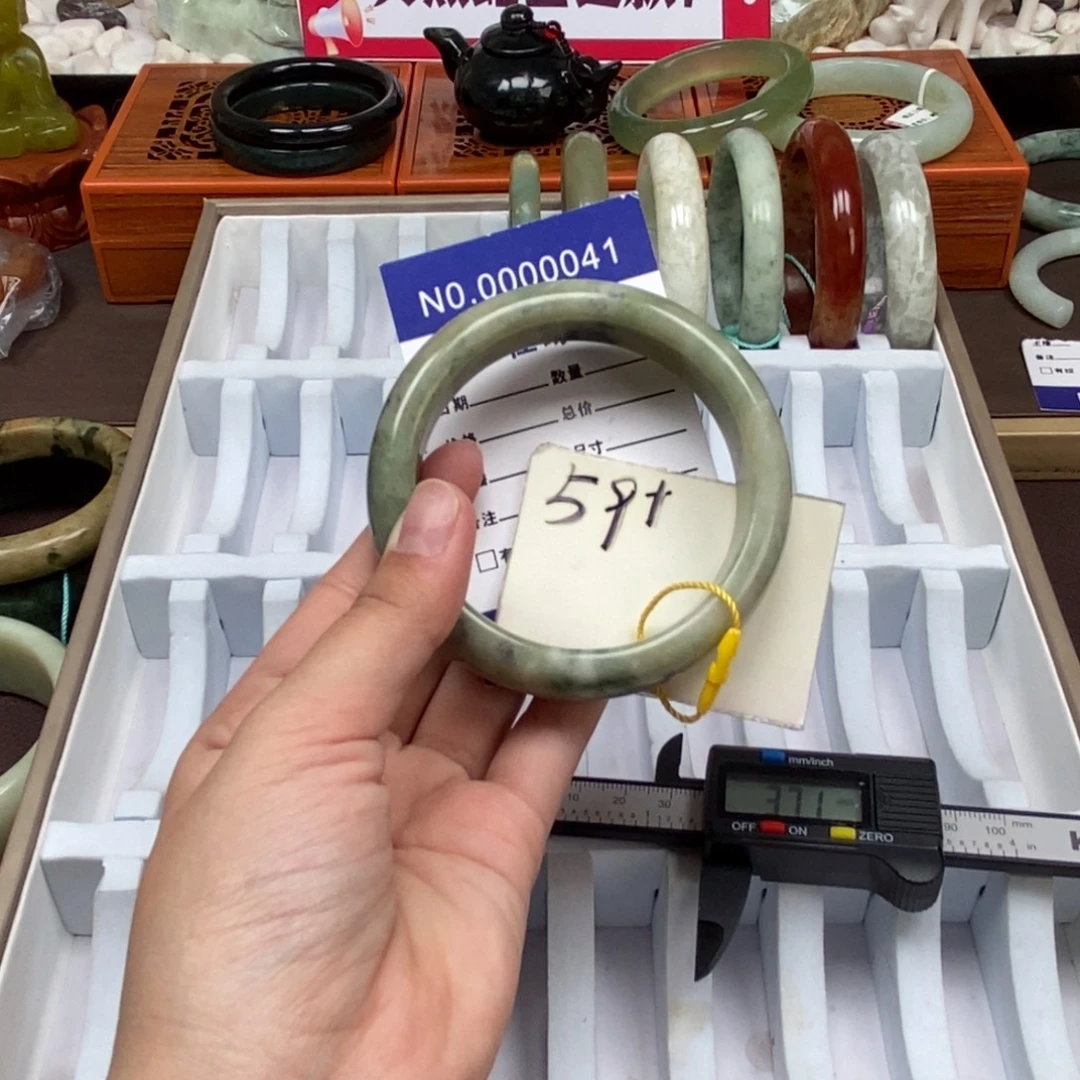 蛇纹石玉未镶嵌手镯
