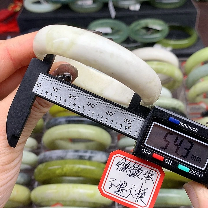 蛇纹石玉手镯未镶嵌200