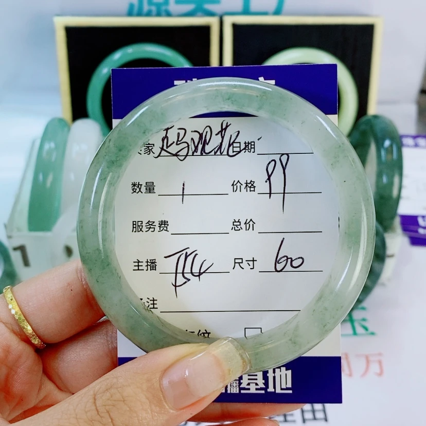 【闪购商品】石英质玉手镯未镶嵌T54