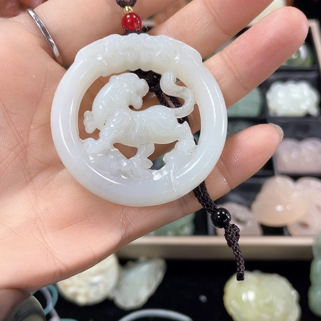 蛇纹石玉颈饰未镶嵌