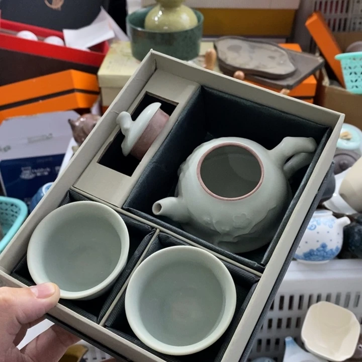 陶瓷艺术品及陶瓷壶