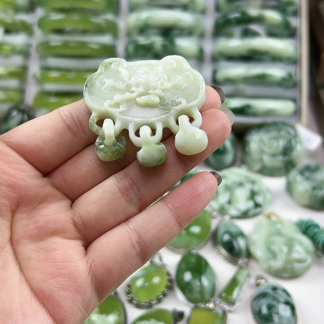 蛇纹石玉未镶嵌颈饰