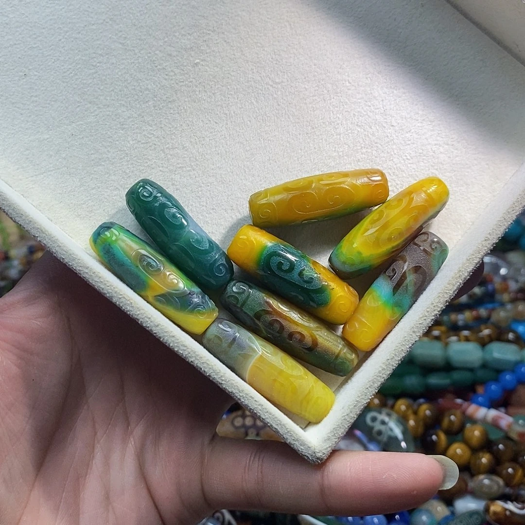 石英质玉未镶嵌，1颗黄绿玛瑙回纹天珠13×38mm，