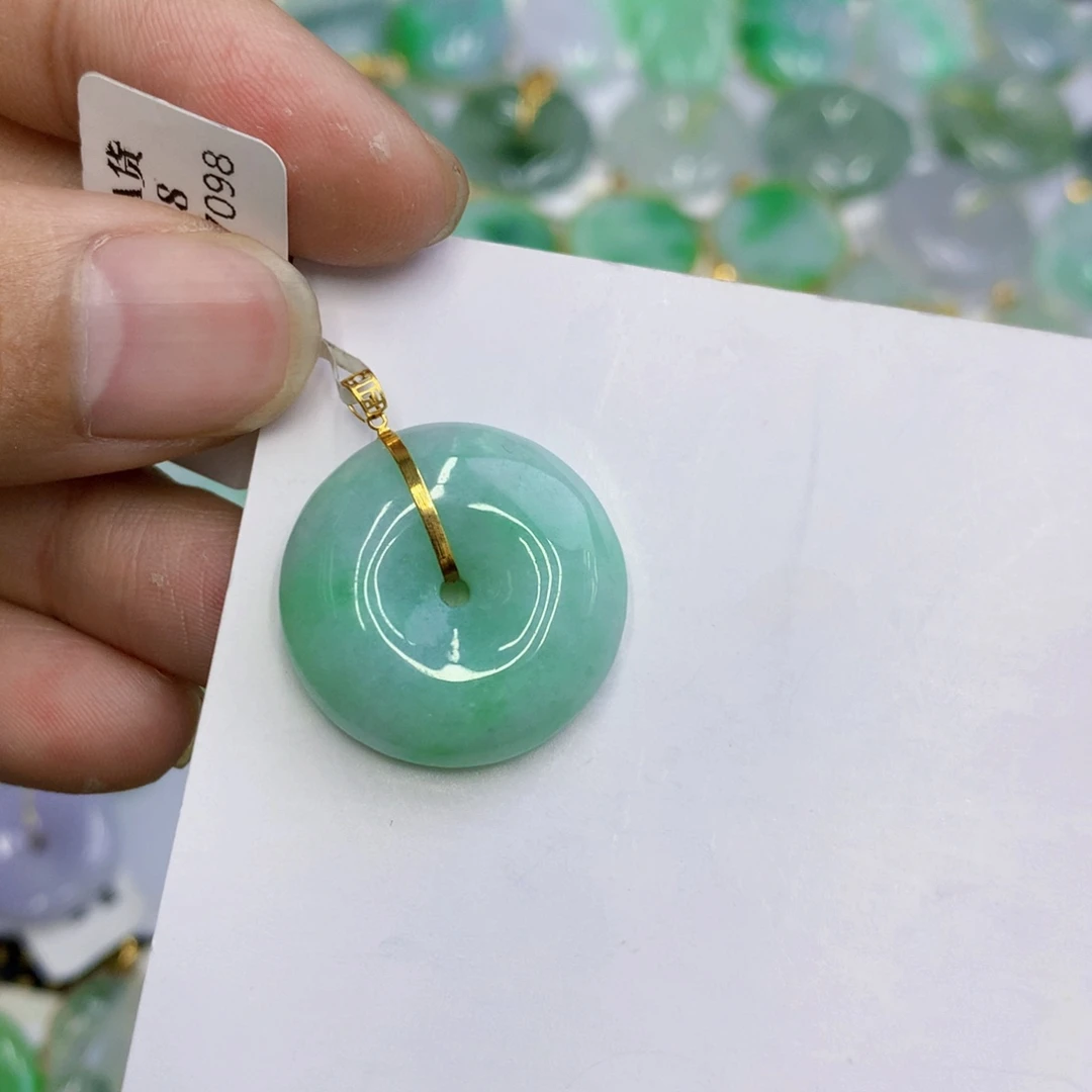 翡翠18K金镶嵌颈饰翡翠