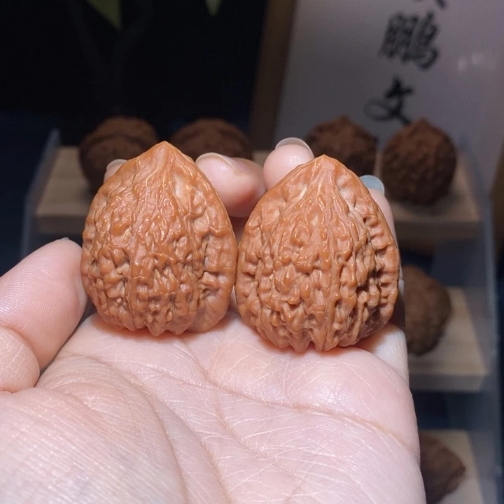 文玩核桃吊坠蛇王一抹红