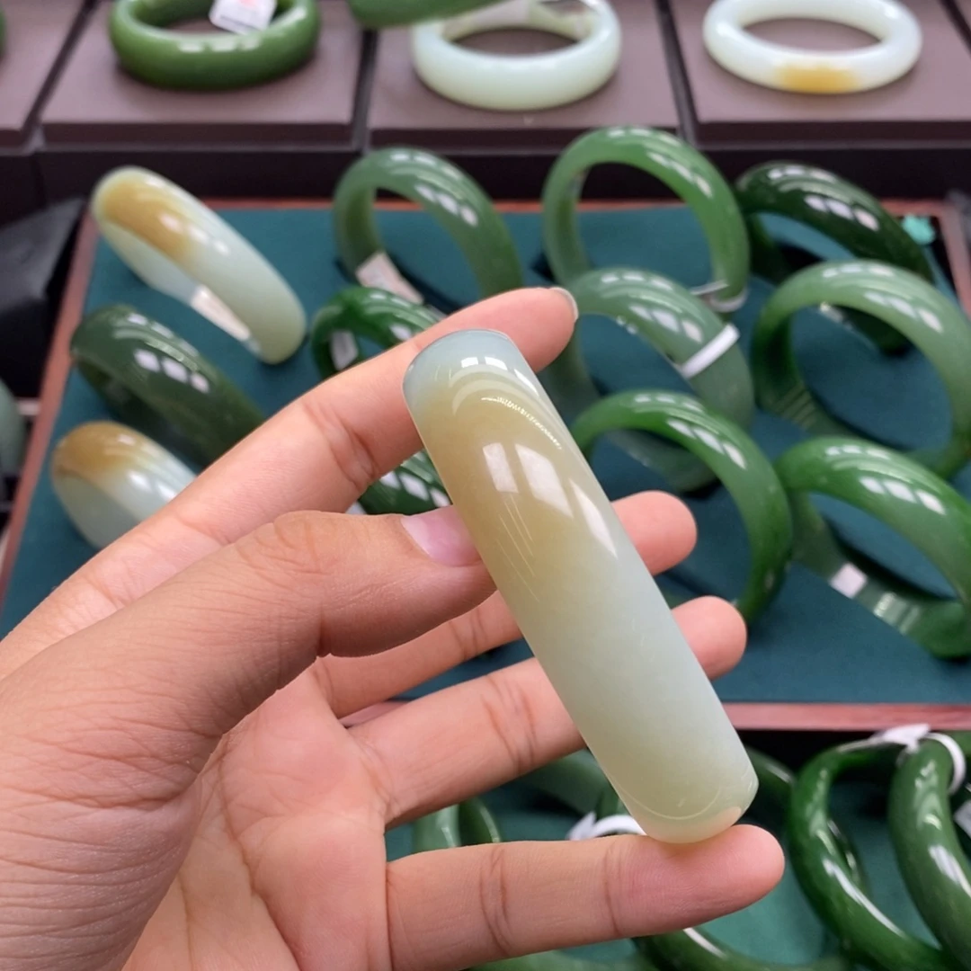 和田玉（碧玉）未镶嵌手镯