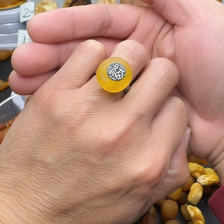琥珀未镶嵌裸石天然蜜蜡戒指
