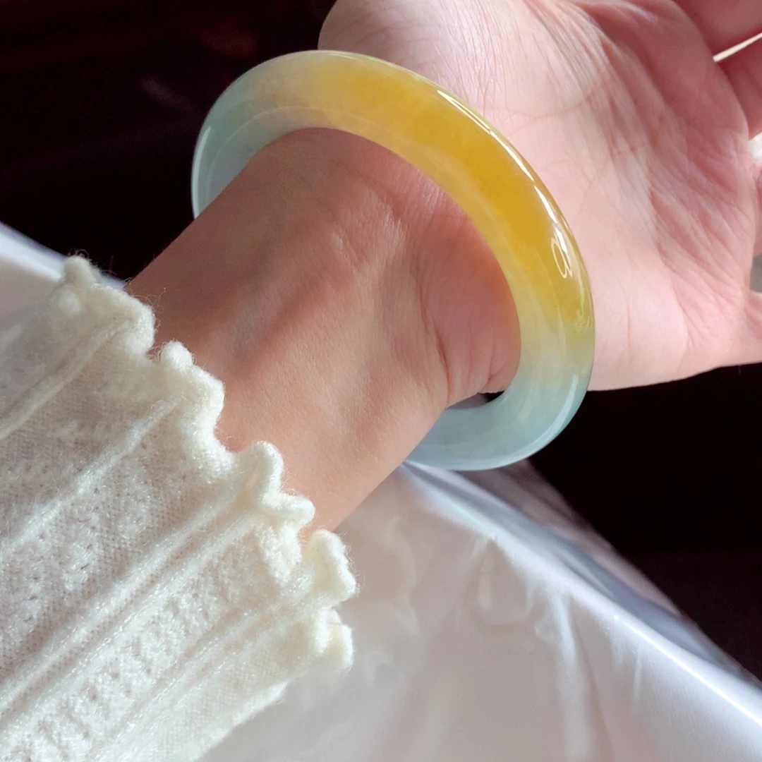 翡翠未镶嵌手镯52.9圆条 半山水冰黄种色兼备 灵