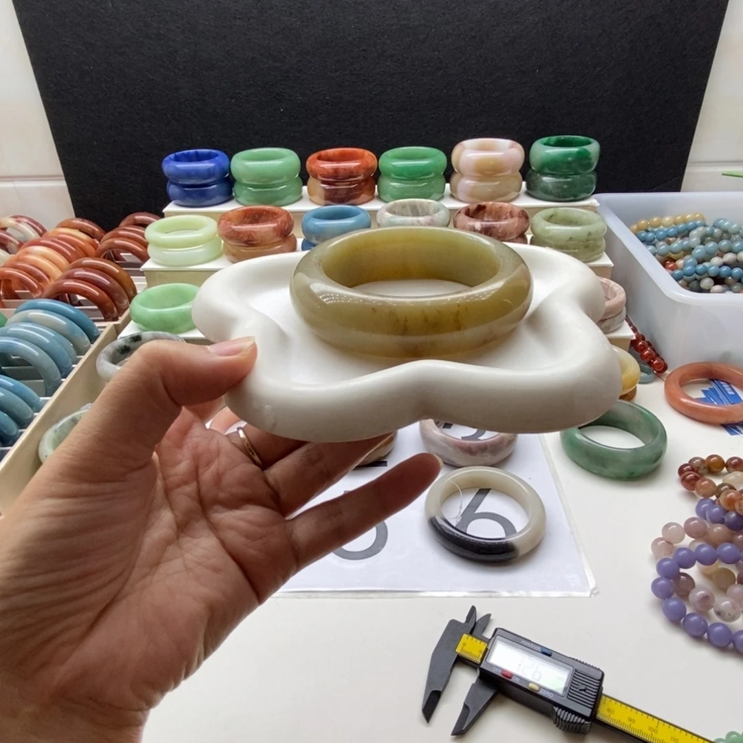 石英岩玉未镶嵌手镯