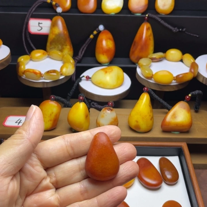 我***良和田玉未镶嵌颈饰