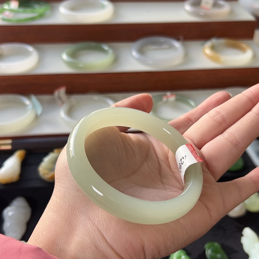 来***财和田玉未镶嵌手镯