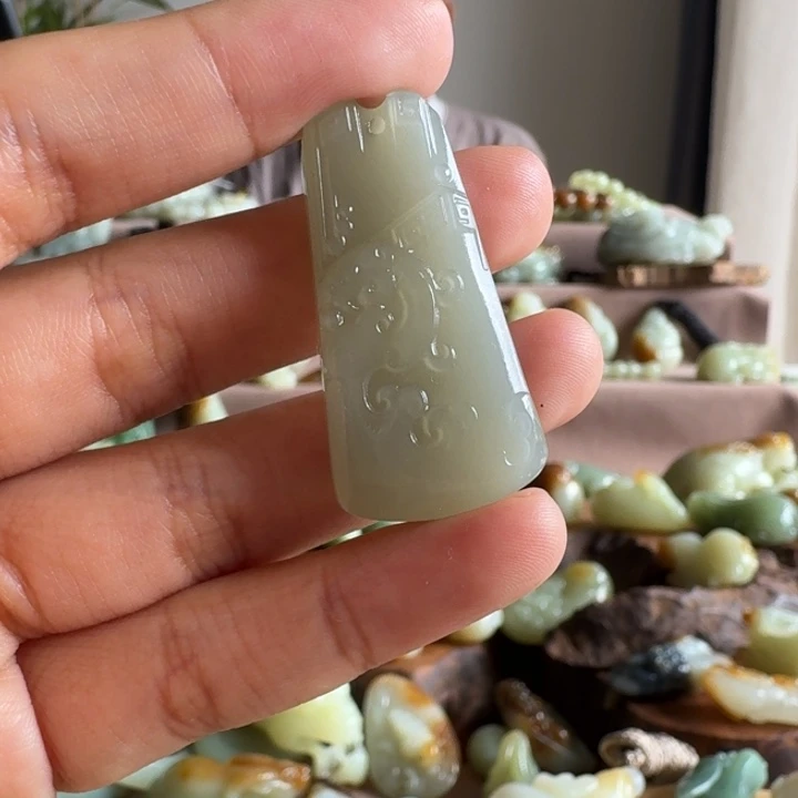 颈饰未镶嵌和田玉（糖玉）
