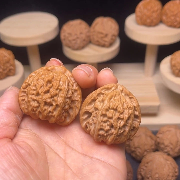 文玩核桃吊坠39白狮子