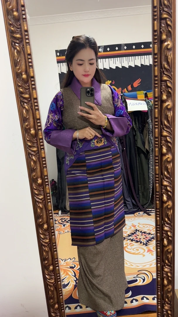 高端现款女士藏装三件套从拉萨发货