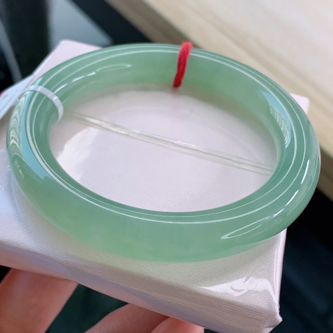 53圈口天然缅甸A货冰晴绿翡翠圆条手镯10.8*9.9mm