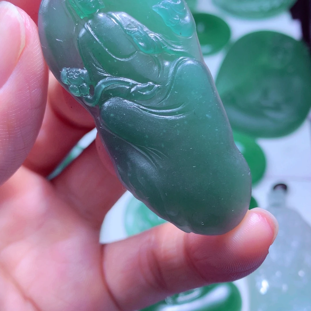 星****定制翡翠未镶嵌天然翡翠A货毛货挂件