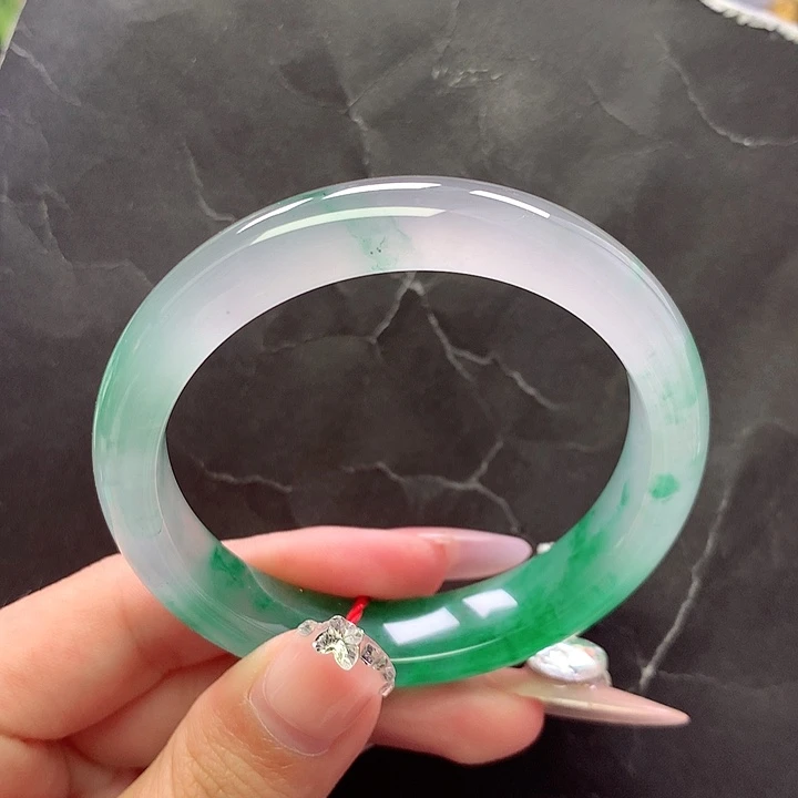 麦***鱼石英质玉未镶嵌手镯