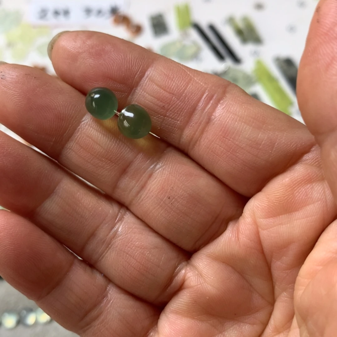 吃***呢蛇纹石玉未镶嵌耳坠