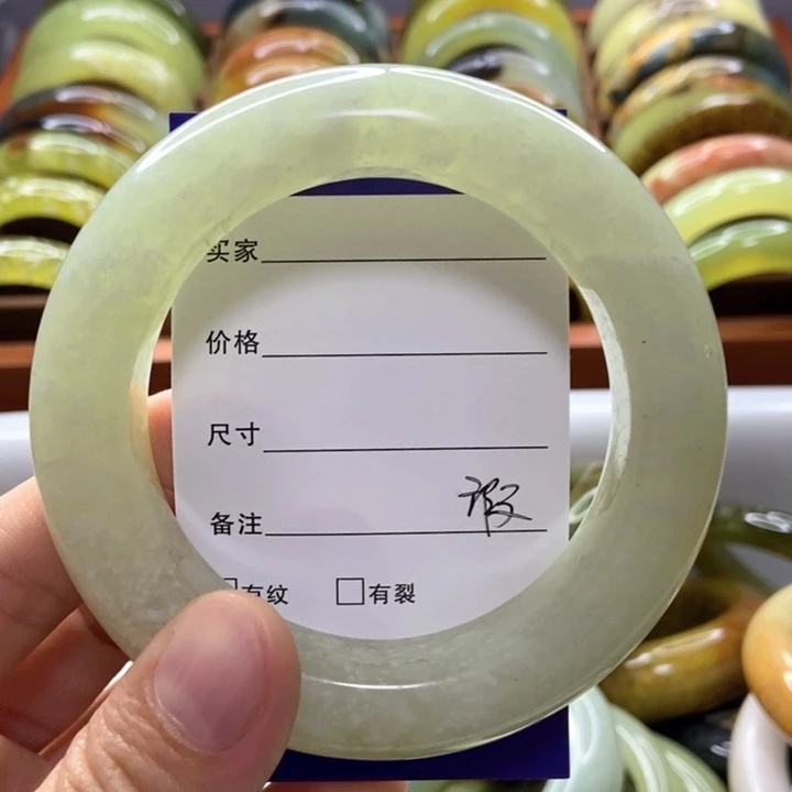 田***甜未镶嵌蛇纹石玉手镯