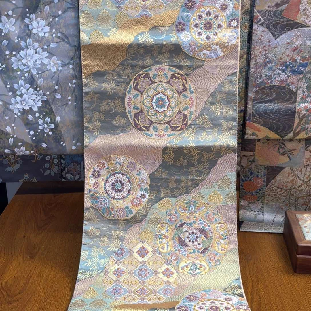 织绣优*六通斜取宝相