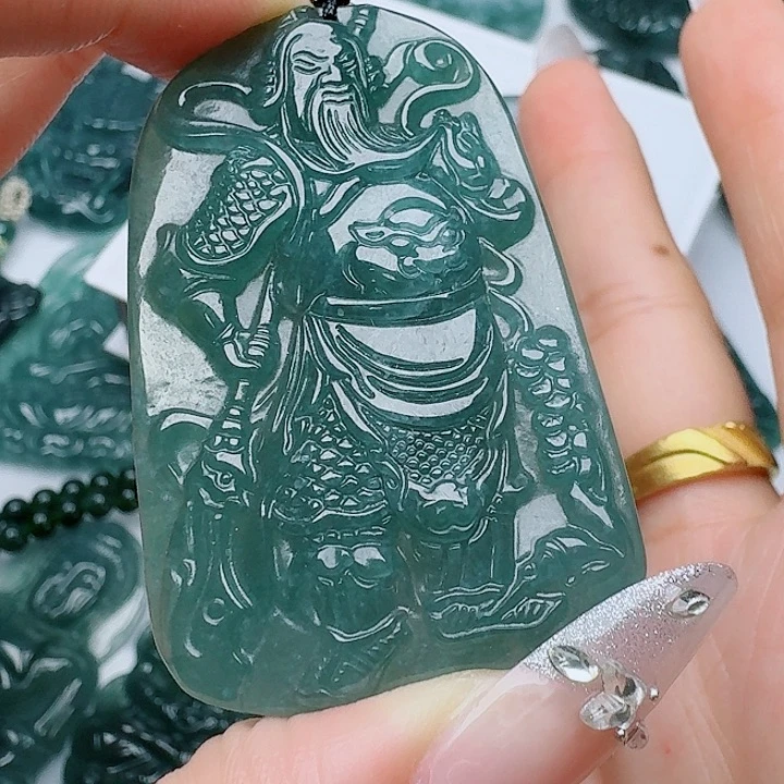 翡翠未镶嵌颈饰多样性发其一