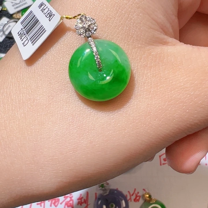 翡翠颈饰18K金镶嵌翡翠