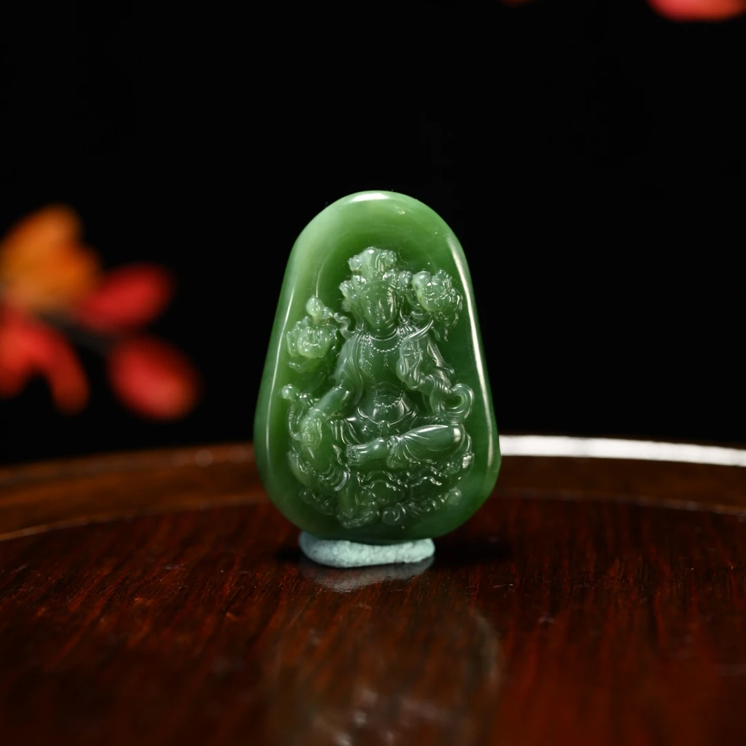 LOT8813 2512050048和田玉碧玉观音挂件/保利