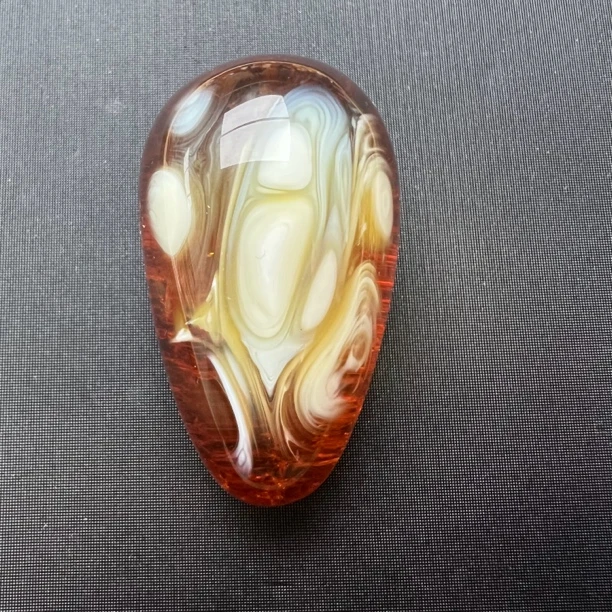 金白荧光拉丝吊坠琥珀蜜蜡吊坠妖孽花蜡琥珀蜜蜡吊坠