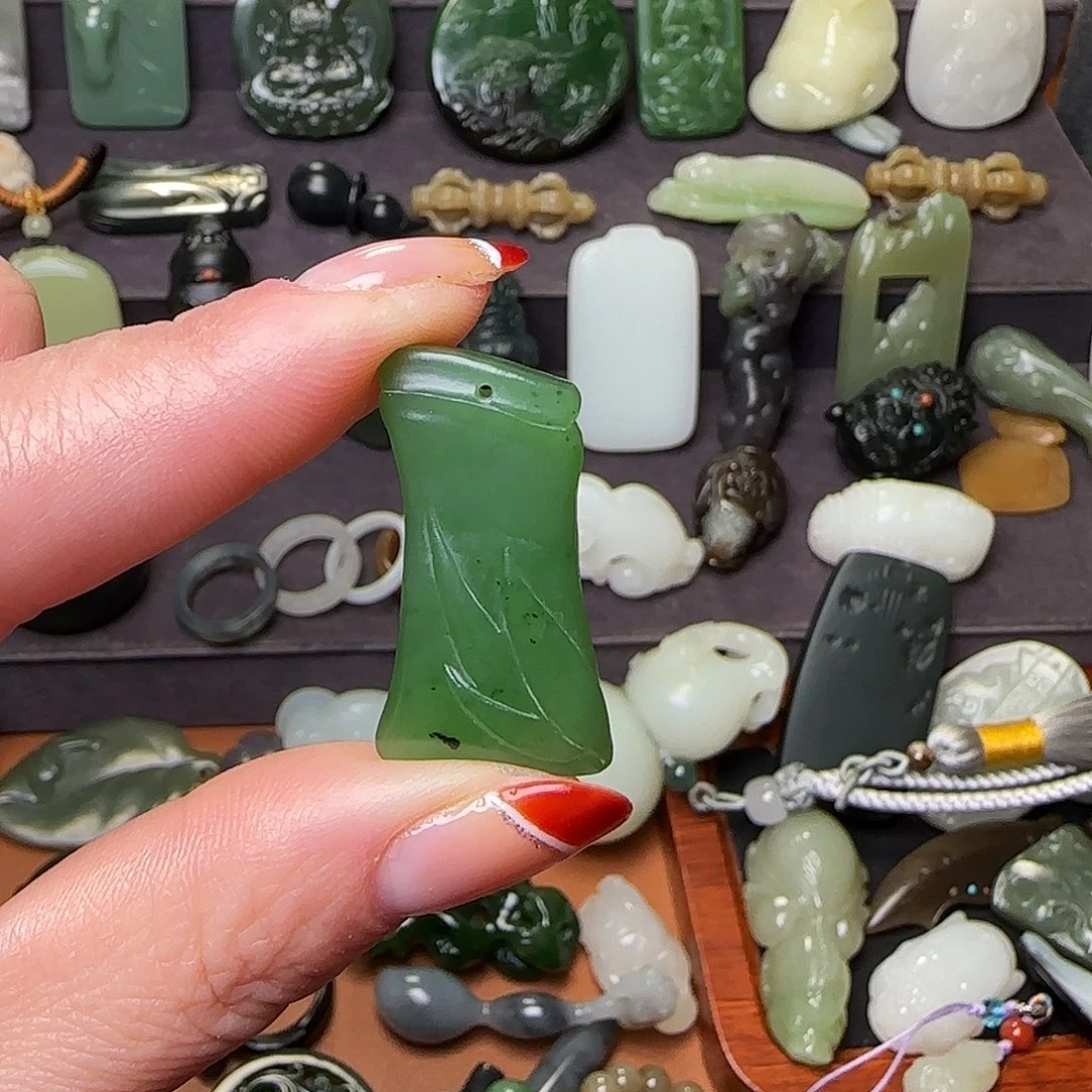 和田玉颈饰未镶嵌有包容