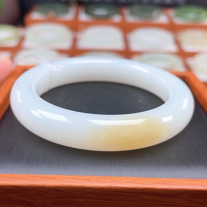 和田玉手镯未镶嵌（羊脂级别特级白）